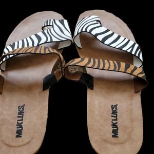 Muk Luks Size 11 Zebra Sandals